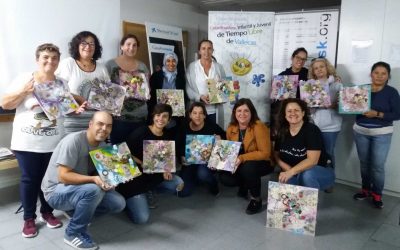 Taller de manualidades para reforzar la autonomía de familias de Vallecas y el aprendizaje compartido